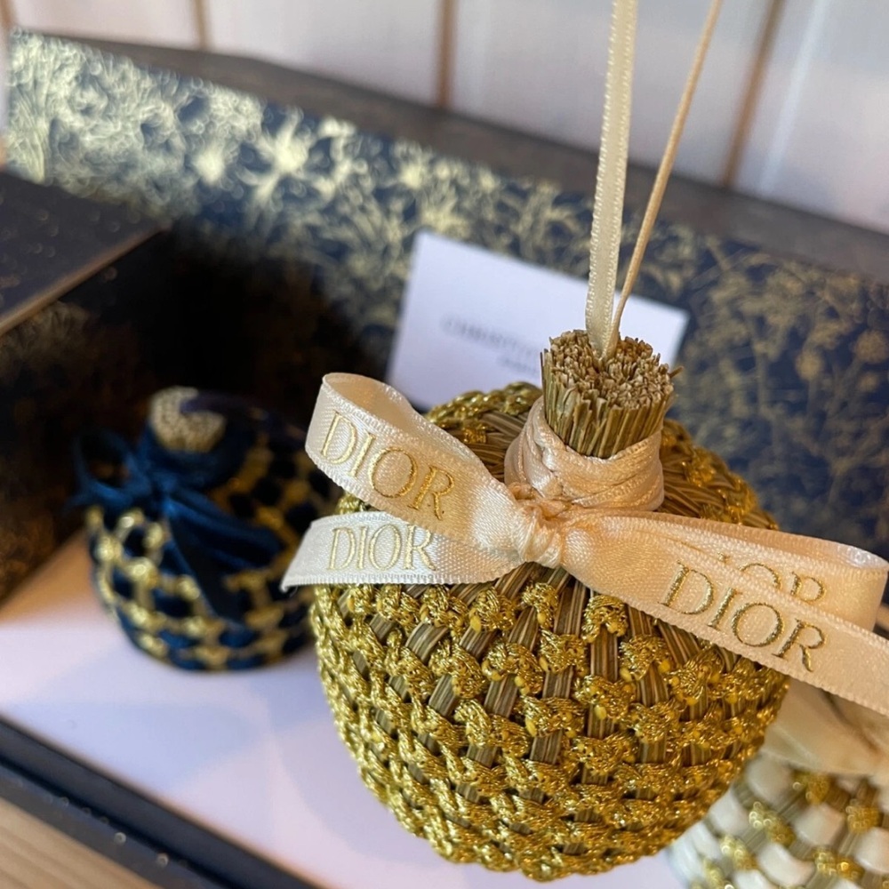 Dior 30 Montaigne Candle and Ornament Set - Black, Gold, and White - Picture 6 of 9